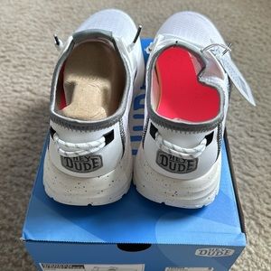 Women’s New Hey Dudes size 7 popular on TikTok!!!
